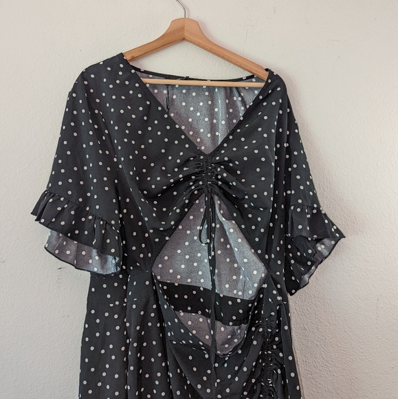 PrettyLittleThing Ruched Polka Dot Bodycon Dress - Picture 4 of 9